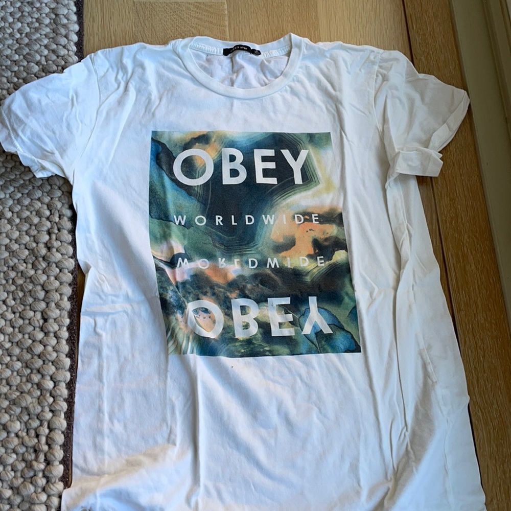 Obey t shirt